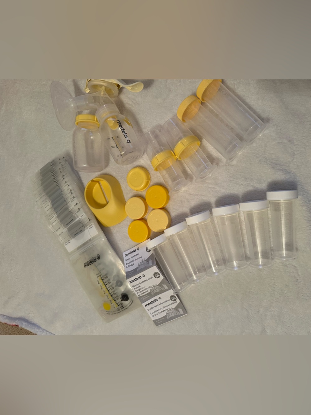 Medela Clear Storage Bottles and Yellow Lids Set
